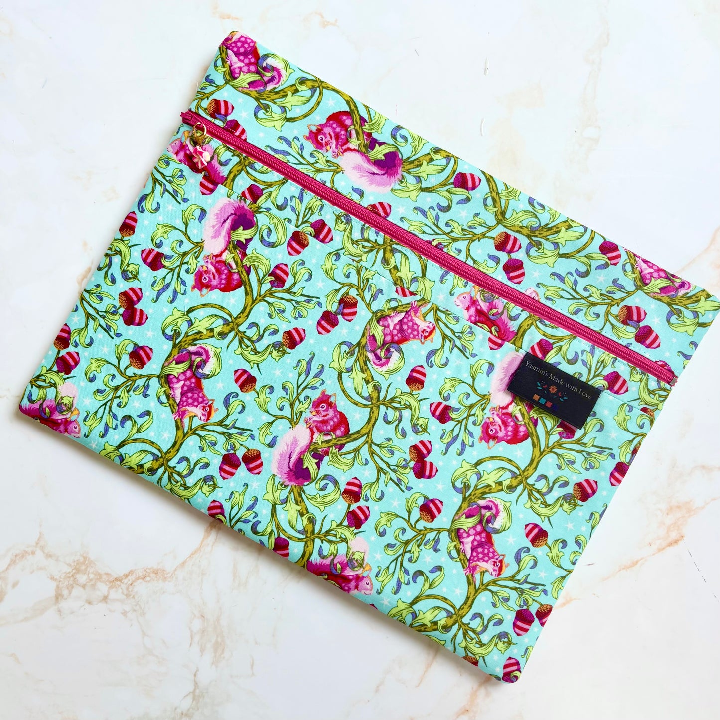 Tiny Beasts Blue Squirrel Project Bag 11’x14’ (27.9cm x 35.6cm)