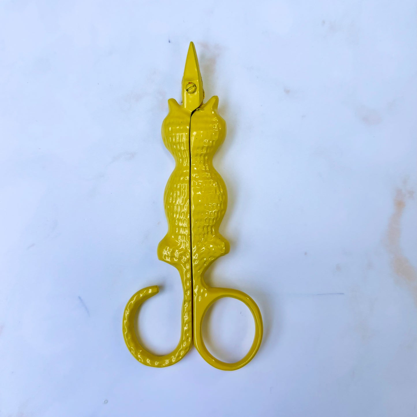 Cat Snips with tail finger loop and sharp stainless blades