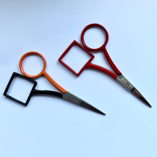 Close-up of serrated blade on Kelmscott Circle Square Scissors