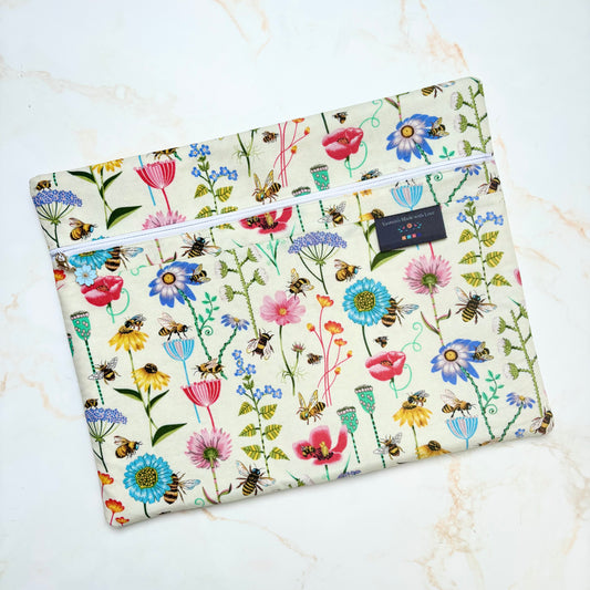 Bumblebees & Flowers Project Bag 11’x14’ (27.9cm x 35.6cm)