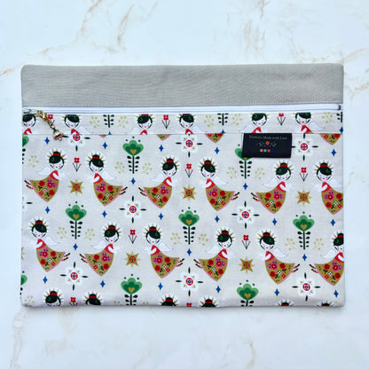 Christmas Project Bag Size: 11’x14’ (27.9cm x 35.6cm)