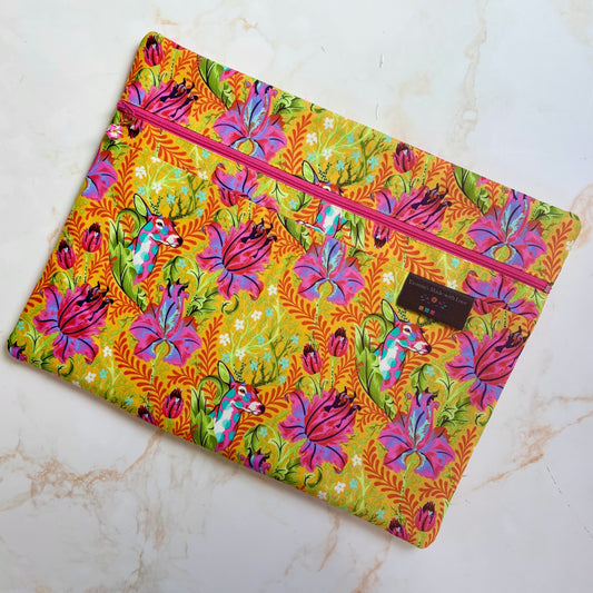 Tiny Beasts Yellow Deer Project Bag 11’x14’ (27.9cm x 35.6cm)