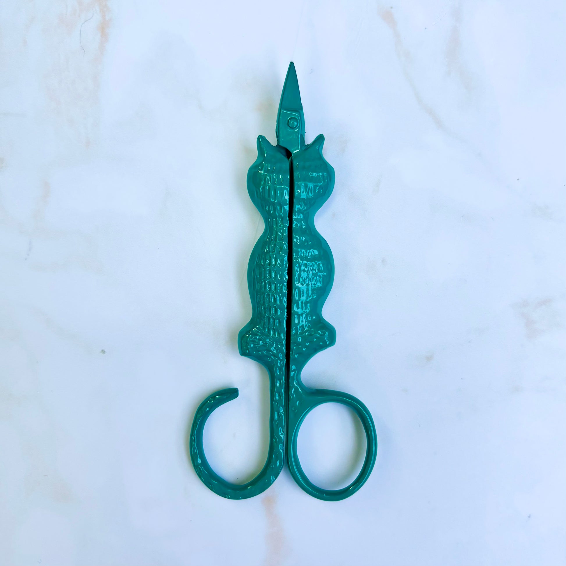 Cat Snips with tail finger loop and sharp stainless blades