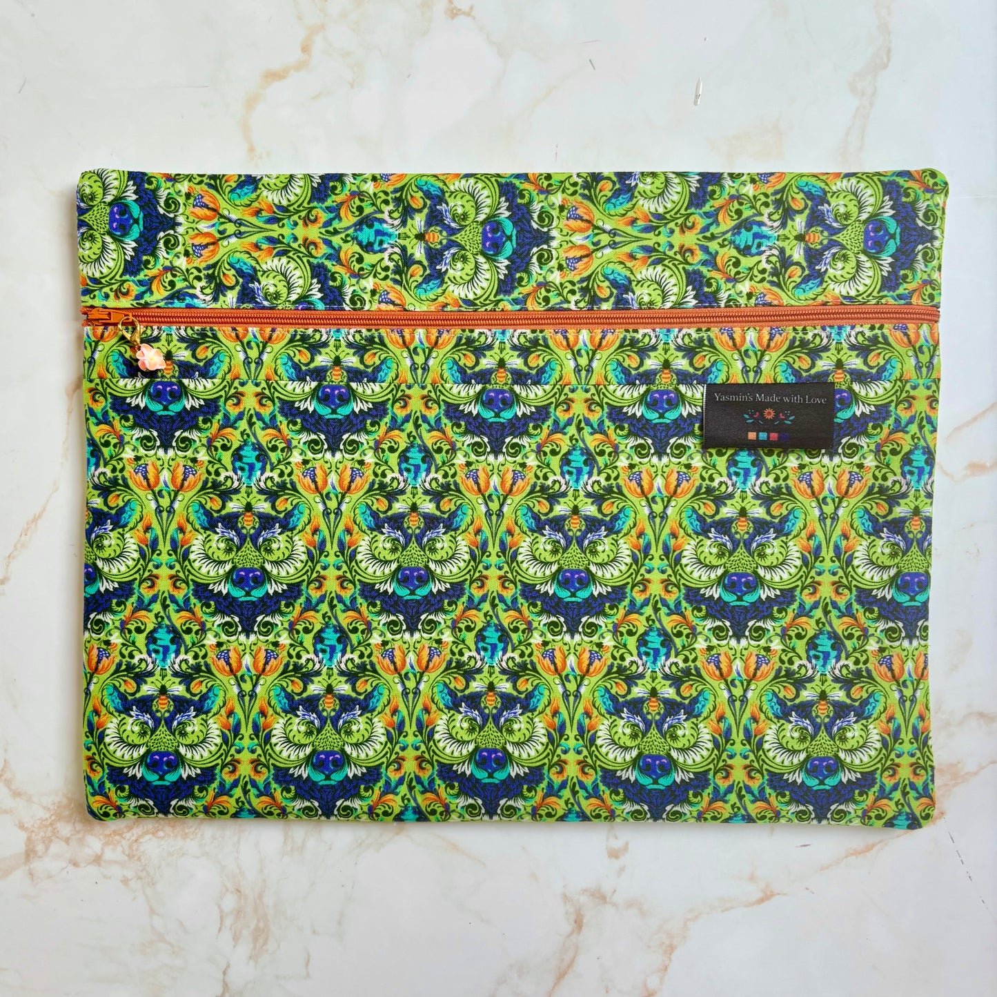 Tiny Beasts Green Bear Project Bag 11’x14’ (27.9cm x 35.6cm)