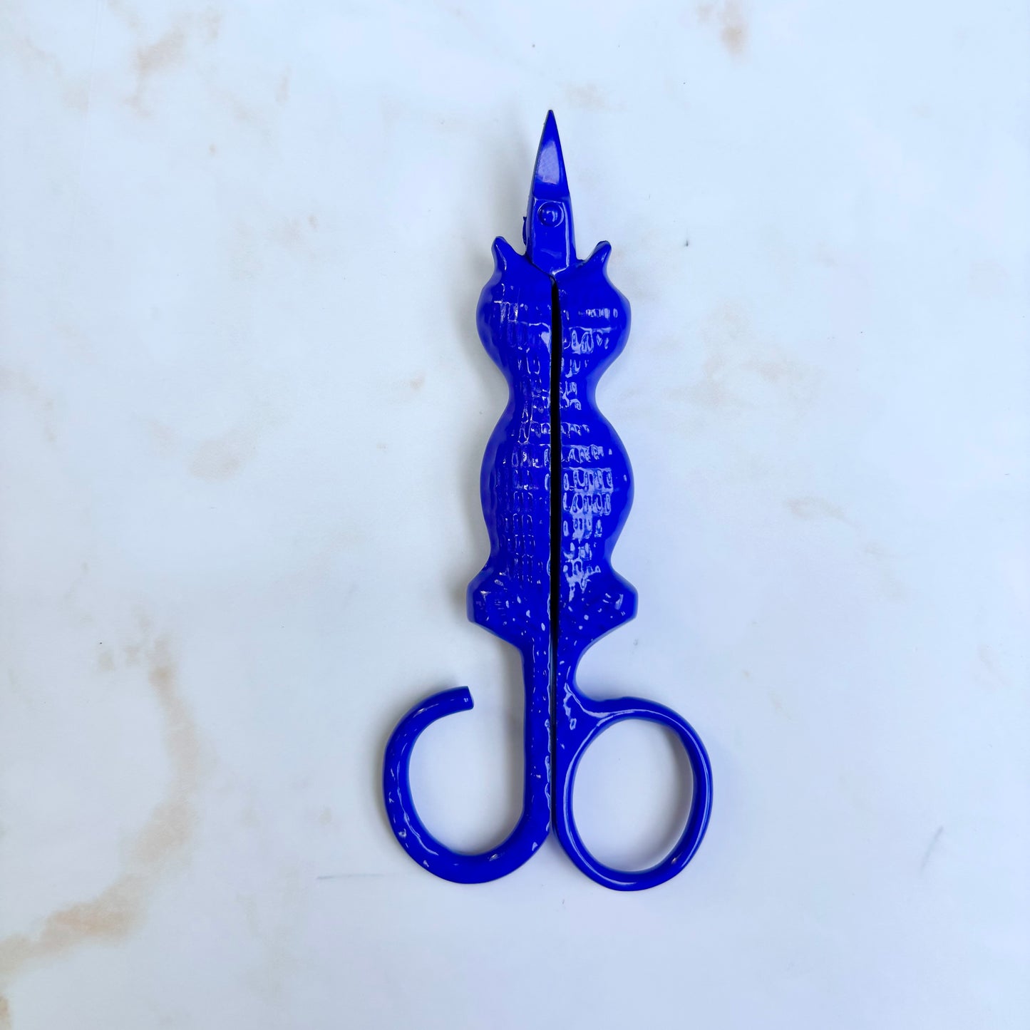 Cat Snips with tail finger loop and sharp stainless blades