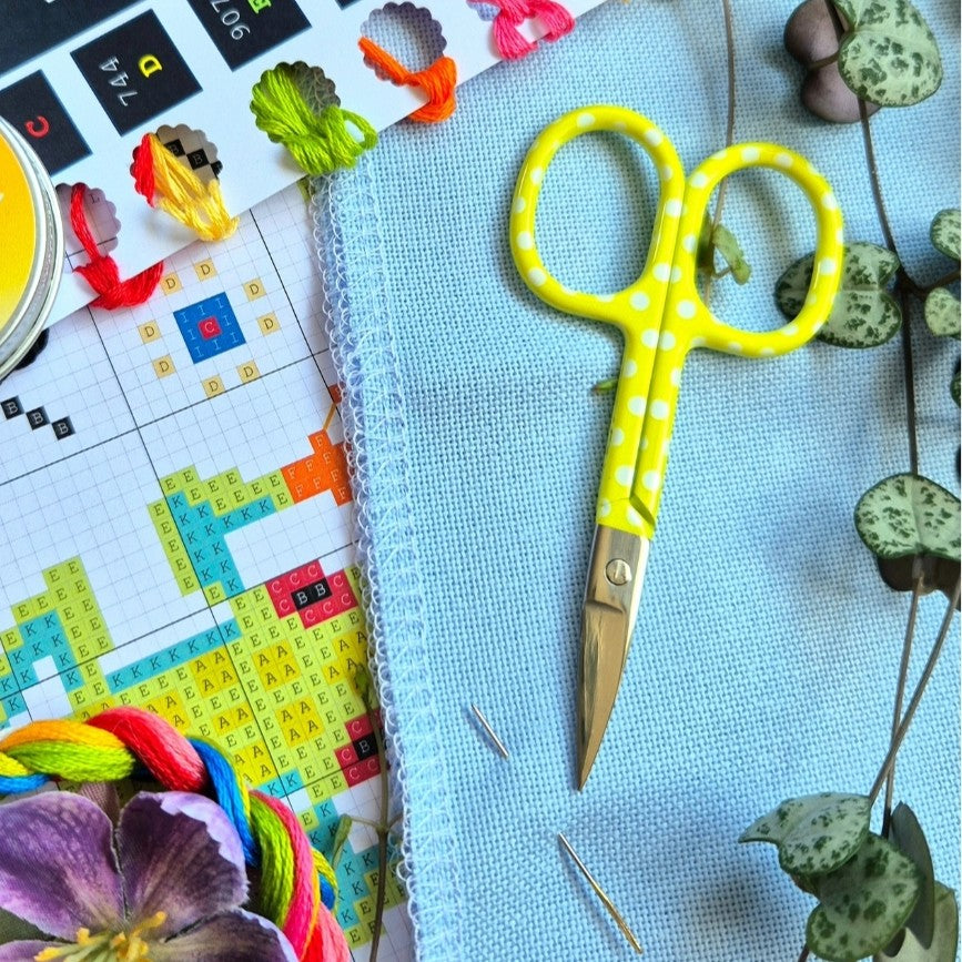 Parrot Embroidery Scissors with Pouch – 9.3cm